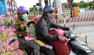Tình người trên đường trường về quê tránh dịch
