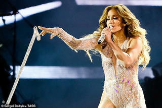 Jennifer Lopez không ngừng làm mới hình ảnh một “tắc kè hoa”