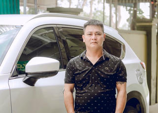 Người đàn ông miệt mài làm từ thiện giữa vùng dịch