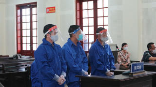 9000 lọ thuốc ho giả - đạo đức “xuống đáy” của bộ ba 8X