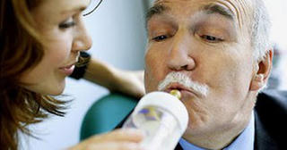 Góc khuất ở chợ đen “kinh doanh sữa mẹ” xứ Trung 