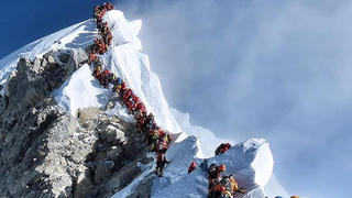 100 năm của Everest: Sự quyến rũ chết người trên nóc nhà thế giới