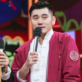 Nam MC nổi tiếng xứ Trung bị tố chuốc thuốc rồi xâm hại nữ diễn viên