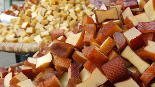 Đặc sản phô mai cứng “nhai gãy răng” của người Nepal