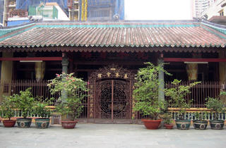 Khám phá ngôi đền cổ trăm tuổi thờ tổ nghề thợ bạc ở Nam bộ