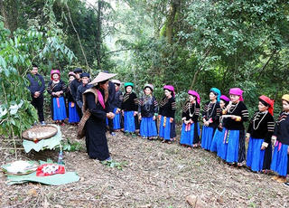 Thần rừng trong tín ngưỡng của người Pu Péo