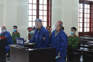 Xin tòa “bớt” cho ít năm tù vì “sợ chết trong nhà giam”