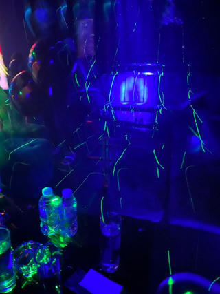 Quán cà phê bóng cười ngang nhiên mở cửa đón khách khi Hà Nội đang căng mình chống dịch 