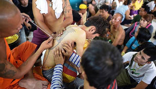 Khám phá những ngôi chùa kỳ lạ ở Thái Lan (Kỳ 5): Nhà sư thiền trên lưng hổ và nghệ thuật xăm bùa kỳ bí