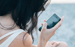 Tổng tài uất hận tìm đến cái chết vì bị nữ phóng viên “rởm” lừa tình, tống tiền