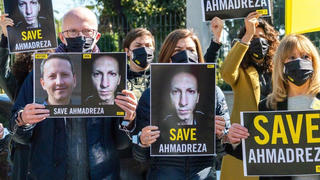 Tư pháp tham gia cuộc chơi chính trị 