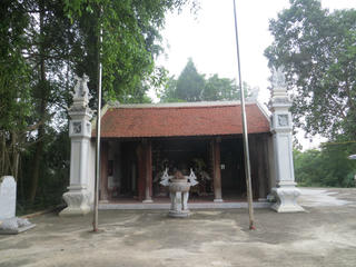 Ngôi miếu được dựng từ thời Hùng Vương trên đỉnh Cấm Sơn