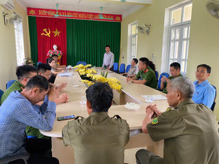 Sau vụ cưỡng chế giao con, có nữ chấp hành viên vừa đi vừa khóc…