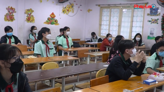Hơn 100.000 học sinh khối 9,12 tại TP. HCM đến trường học trực tiếp