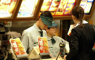 Sinh viên đi làm thêm: “được” hay “mất”?