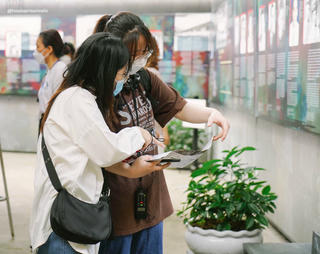 Giới trẻ tìm về lịch sử qua di tích Nhà tù Hỏa Lò trong kì nghỉ lễ