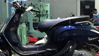 Vespa Sprint mới đi hai ngày đã hỏng, khách hàng bức xúc vứt trả xe