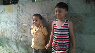 Hai đứa trẻ bơ vơ sau ngày cha đánh chết mẹ rồi treo cổ tự tử