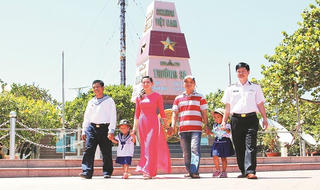 Tết ấm ở đảo Tiền