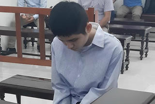 Tài xế taxi bị kẻ lang thang cắt cổ, cướp tài sản