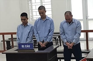 Thiếu nữ 15 tuổi bị ông chủ ép gọi người nhà mang tiền 'chuộc thân'