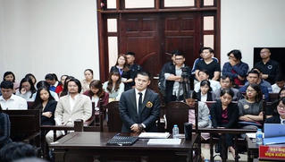 Tuần Châu kiện Việt Tú: Đạo diễn Hoàng Nhật Nam đến tòa 