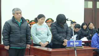 Vụ bé lớp 1 Gateway tử vong trên ô tô: Người nhà bị hại bức xúc 