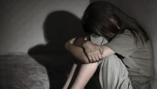 Bé gái 9 tuổi bị gã đàn ông tâm thần xâm hại