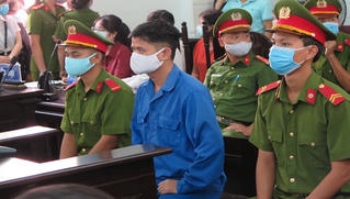 Hoãn phiên xử bác sỹ Lê Quang Huy Phương vì vắng nhân chứng, giám định viên