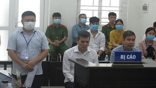 Trưởng Ban quản lý dự án và cấp dưới hầu tòa vì lập quỹ trái phép