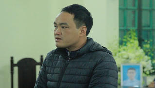 Vụ xe chở rác chạy giờ cấm tông chết bé trai: Bị cáo quanh co chối tội, lời khai bất nhất?