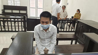 Nhờ làm sổ đỏ, 2 người bị chiếm đoạt 5 tỷ đồng