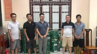 Cán bộ giám sát thi công rủ người phụ trách an ninh trộm tài sản