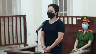 Nữ chủ quán karaoke 'cố thủ' không cho kiểm tra quán nhận án tù 