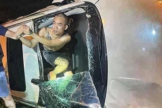 Tài xế đâm văng barie, phóng qua chốt kiểm dịch dương tính với ma túy