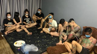 Nhóm nam, nữ 'bay lắc' trong tiệm nail bị bắt quả tang