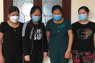 Bắt quả tang 4 phụ nữ đánh bạc bằng... kẹo cao su 