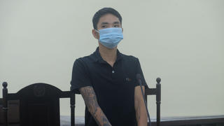 Lĩnh 12 tháng tù vì túm tóc thành viên tổ công tác ở chốt kiểm soát