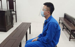 Đi mua đồ ăn còn tiện tay trộm 2 điện thoại