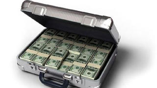 Va ly chứa USD "âm phủ" tố kẻ lừa đảo
