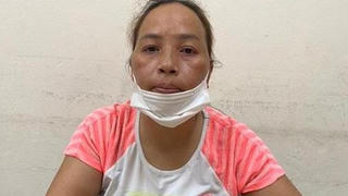 Tạm giữ người phụ nữ mang ma túy đi giao cho khách