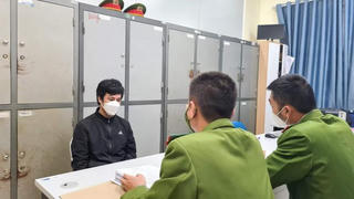 Khống chế bảo vệ siêu thị để cướp tài sản