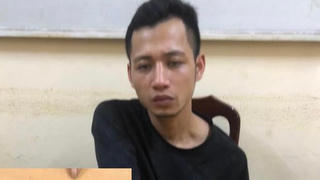 Thanh niên bị bắt khi mang ma túy đi bán