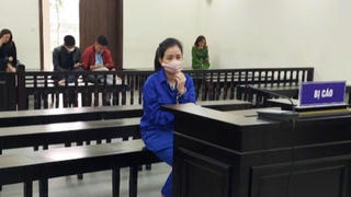 Vợ chồng ca sỹ mắc bẫy"nữ đại tá rởm"