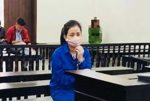 Dùng ảnh mặc quân phục, tự tặng hoa cho mình để lừa đảo