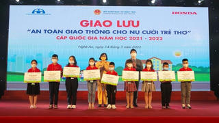 Trao giải Hội giao lưu “An tàn giao thông cho nụ cười trẻ thơ” 2021- 2022