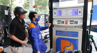 Giá xăng dầu, gạo và nhà thuê 'kéo' CPI tháng 8 tăng mạnh