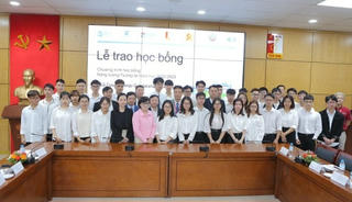 30 sinh viên ngành điện được nhận học bổng Năng lượng Tương lai AES