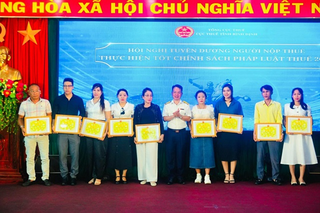 54 tập thể, cá nhân được Cục Thuế tỉnh Bình định tuyên dương 