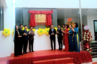 Gắn biển công trình chào mừng Kỷ niệm 95 năm ngày thành lập Đảng bộ thành phố Hà Nội